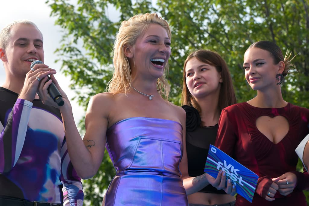 La provocadora fiesta “casi nudista” de celebridades rusas que terminó en escándalo, demandas y órdenes de prisión 