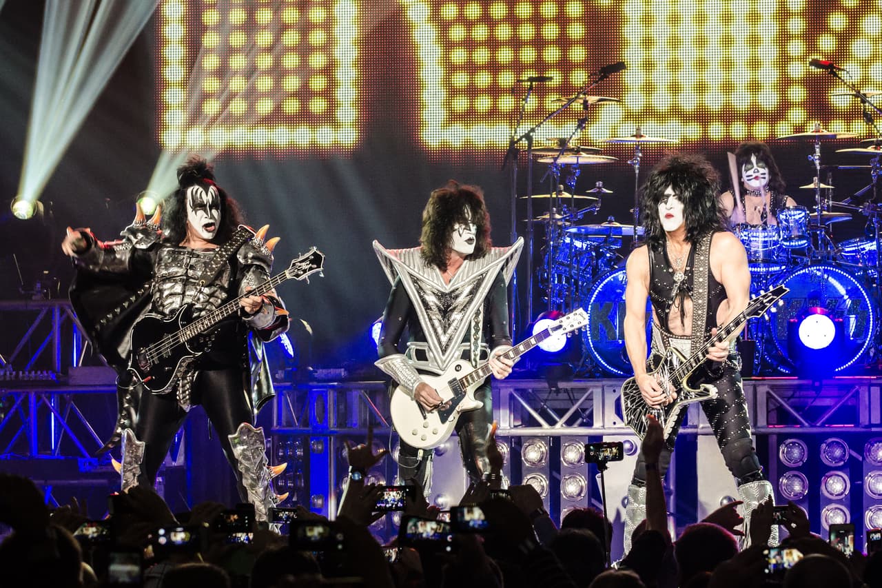 La música vivió el nacimiento del grupo Kiss, cuya vigencia aún permanece. Surgieron al público en diciembre de ese año.