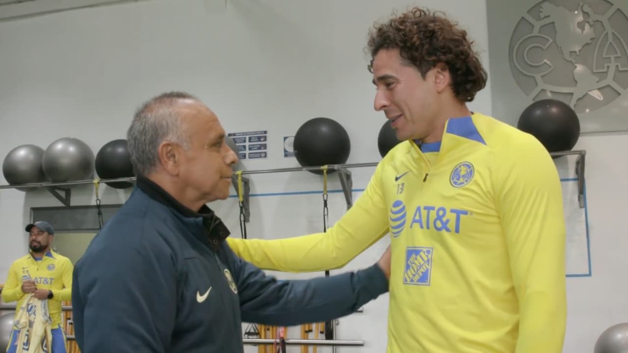 Cristóbal Ortega visita y motiva al América de cara a la Liguilla