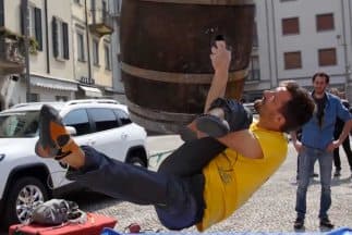 Esta es la competencia de escalada más extraña que hayas visto