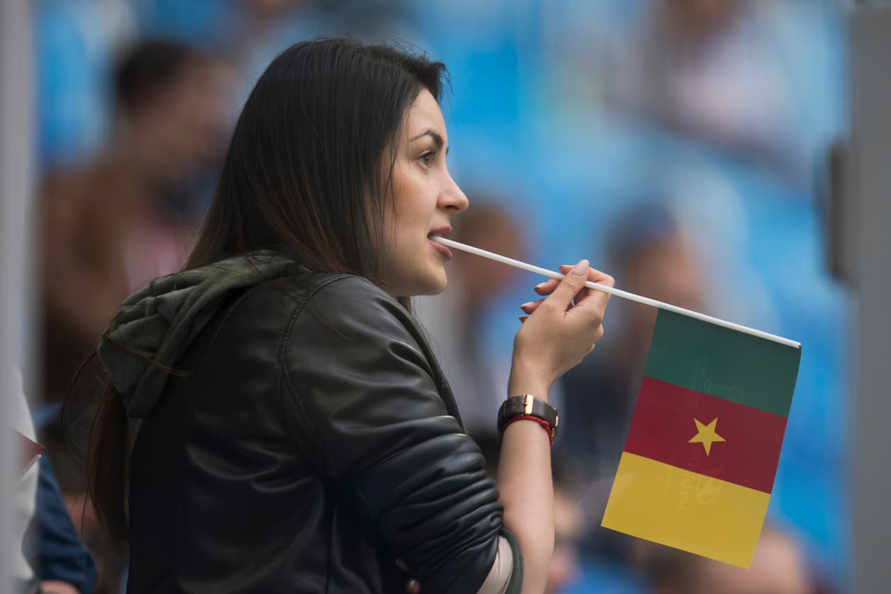 Ella era de las pocas que estaba en el estadio de San Petersburgo apoyando al equipo africano.