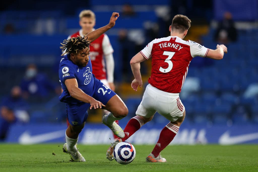 Arsenal se impone ante el Chelsea por la mínima con anotación de Emile Smith Rowe al minuto 16, durante el Derby del norte de Londres. Los 'Gunners', con este resultado, siguen buscando puestos en la Europa League.