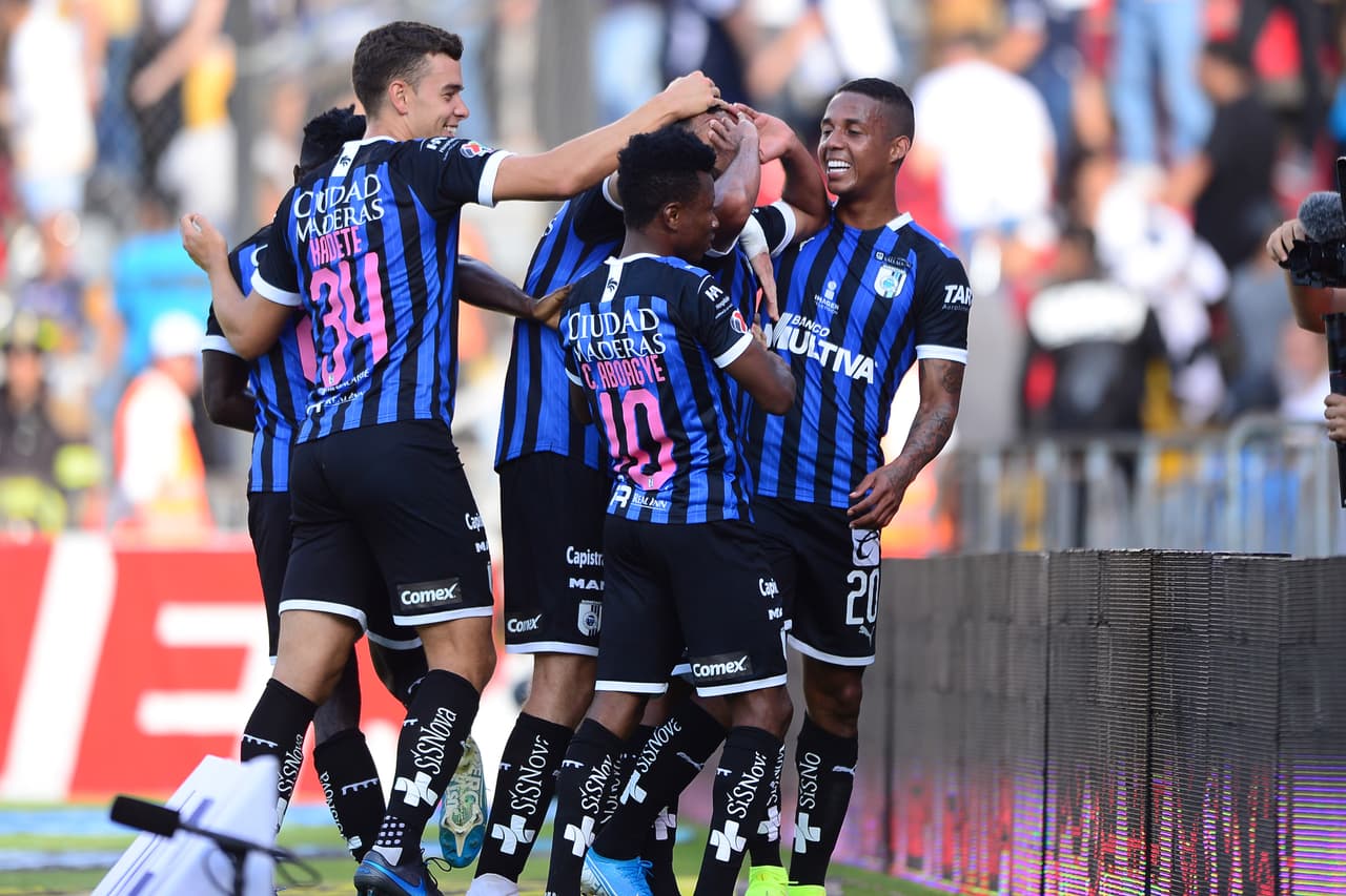 Con goles de Jordan Sierra (26), Aké Loba (29) y Enrique Triverio (82), Querétaro golea y se lleva los tres puntos en casa.