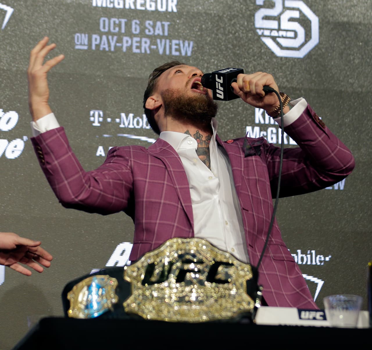 El ruso Khabib Nurmagomedov y el irlandés Conor McGregor protagonizarán la pelea estelar de la cartelera de UFC 229, que se llevará a cabo el próximo 6 de octubre en Las Vegas, Nevada.