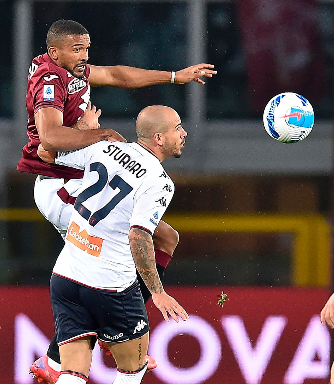 Torino se impone ante el Genoa 3-2 al inicio de la novena fecha en la Serie A. Antonio Sanabria (14'), Tommaso Pobega (31') y Josip Brekalo (77'), mientras que para los 'rossoblu' descontaron Mattia Destro (69') y Felipe Caicedo (81'). El mexicano Johan Vásquez fue titular durante el encuentro.