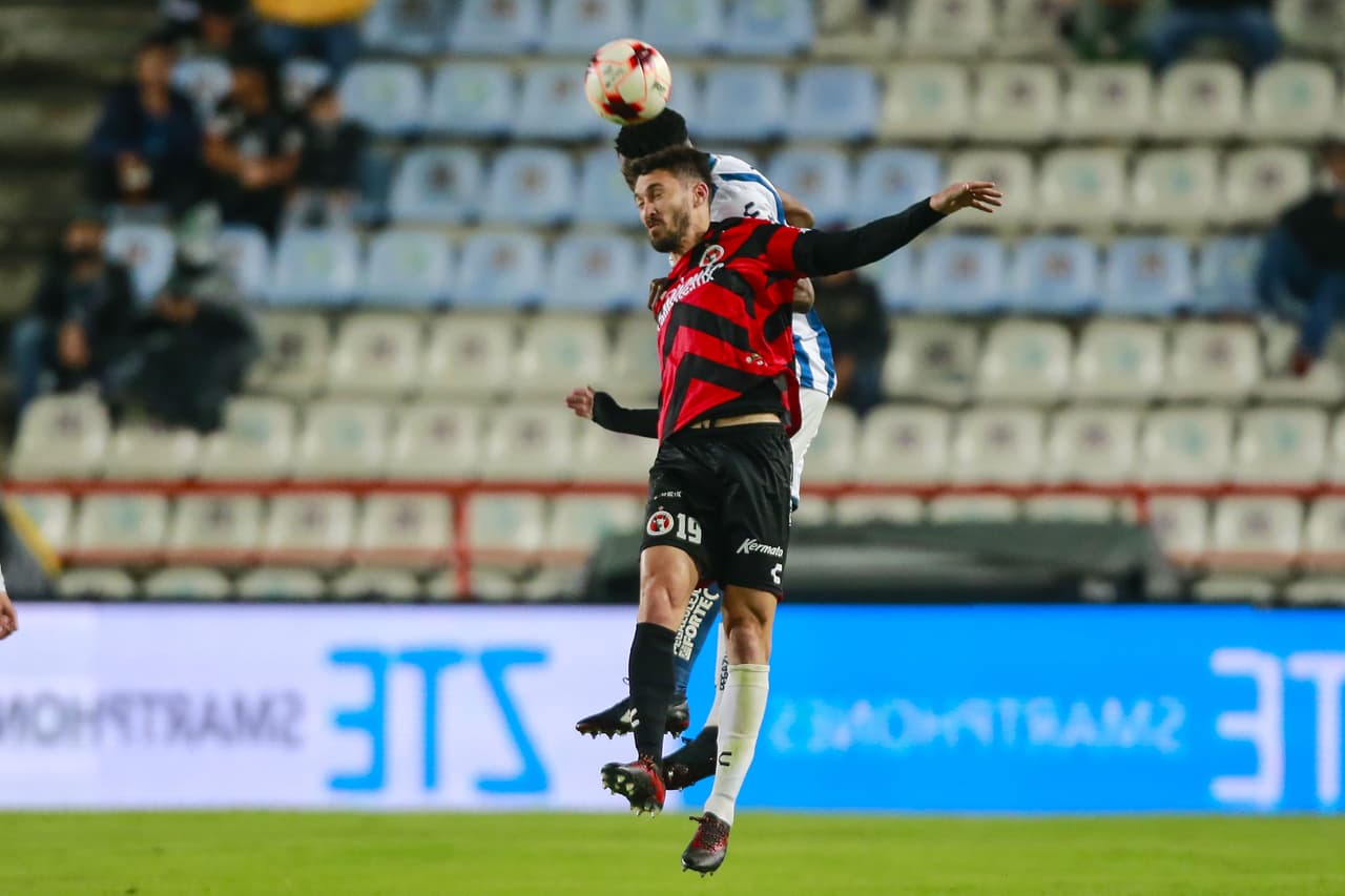 Pachuca perdonó a Xolos y hasta se dio el lujo de fallar un penal por conducto de Nico Ibáñez. El punto le alcanzó para recuperar el liderato por la diferencia de goles.