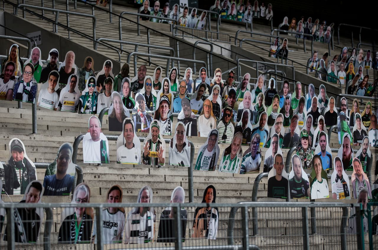 A pesar de no existir una fecha exacta para el regreso del futbol en la Bundesliga debido al covid-19, los fanáticos del ‘Gladbach’ imprimieron en sus asientos abonados, sus propias imágenes para estar presentes en el Borussia Park.