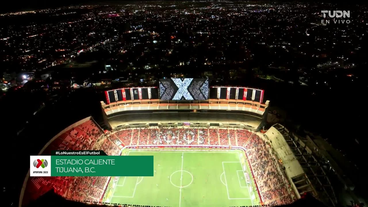 Arranca el partido y la pelota está en juego.