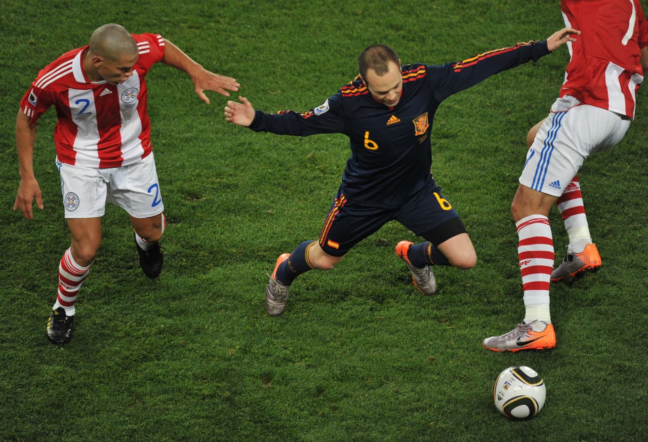Paraguay alcanzó los cuartos de final ante España y Verón jugó todo el encuentro ante cracks como Andrés Iniesta.