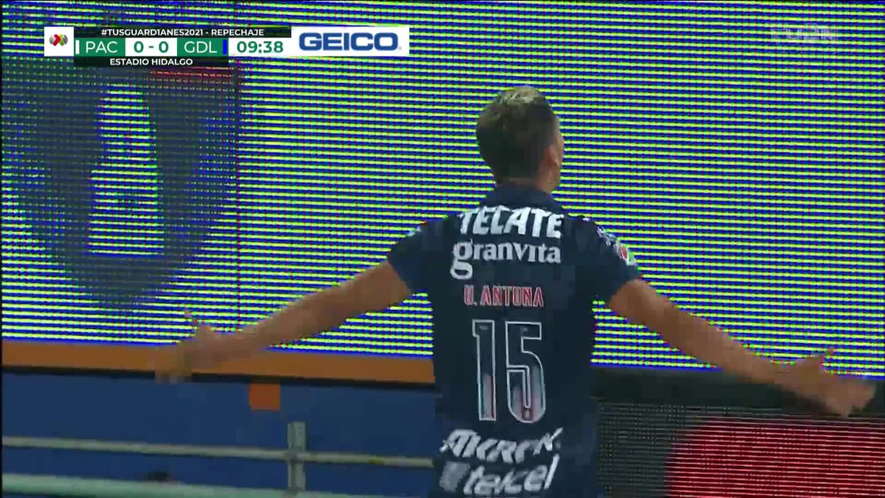 ¡GOOOL! Carlos Antuna anota para Guadalajara.