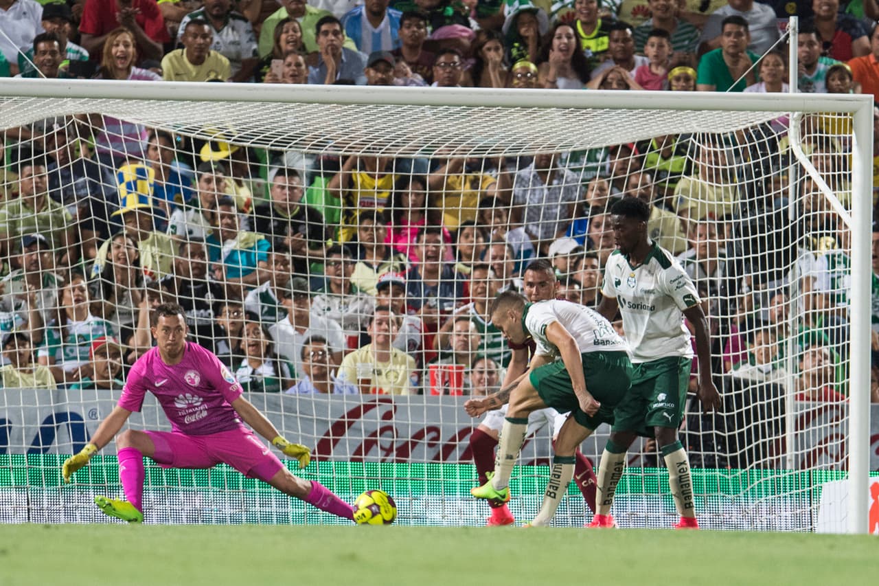 El primer gol de los Guerreros cayó al minuto 83, obra de Jónathan Rodríguez de media vuelta.