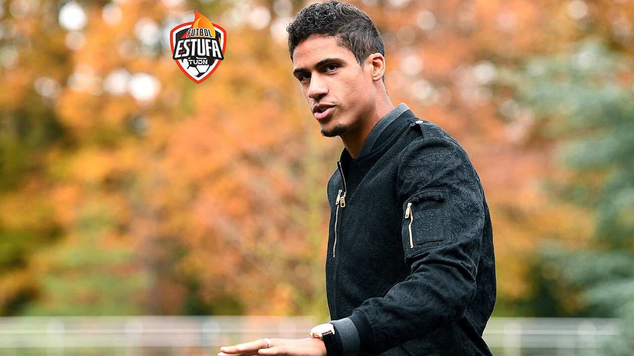 Manchester United y Real Madrid negocian por Varane