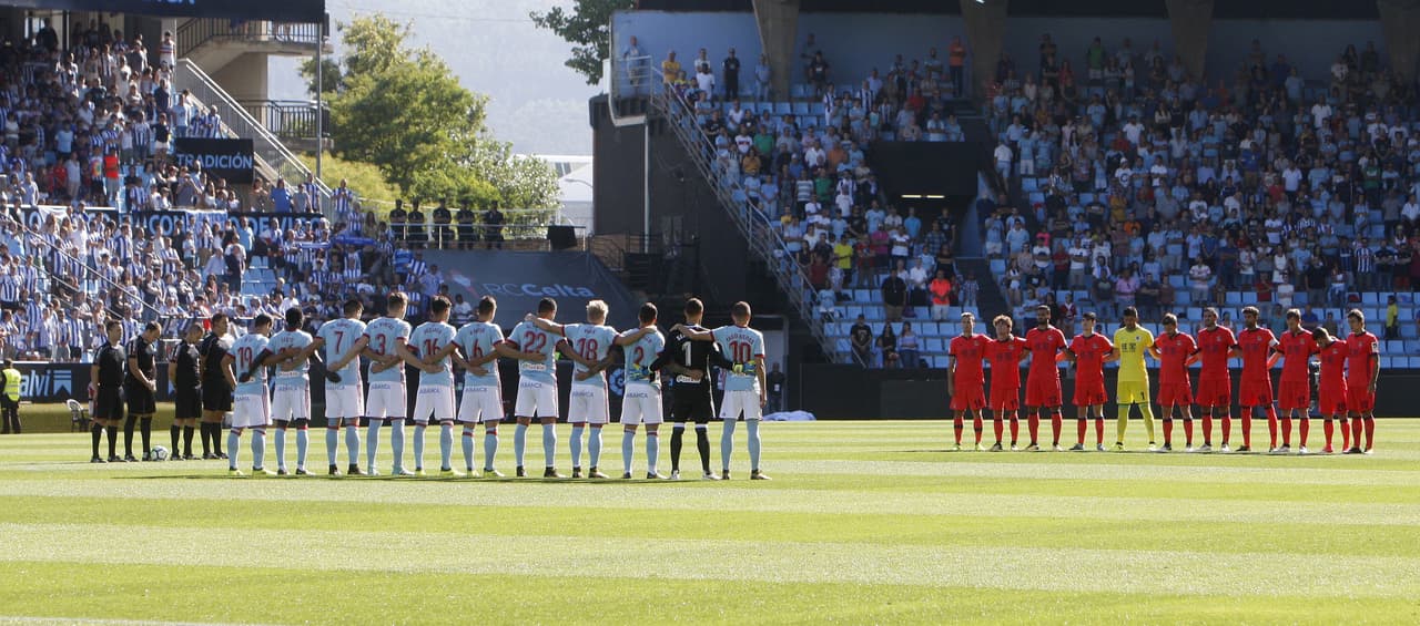 Con los equipos en el campo, todo Balaídos guardó un minuto de silencio en conmemoración de las víctimas de los atentados en Cataluña.