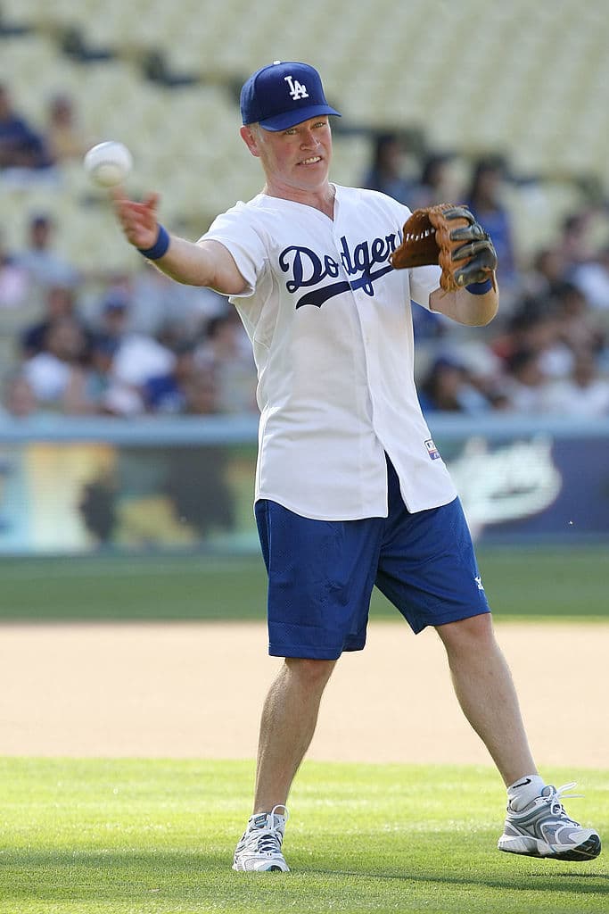 Timeline (2003) - En el corazón del hermoso e histórico valle del Dordoña (Francia), un equipo de estudiantes de arqueología y su profesor buscan las ruinas de un castillo del siglo XIV. Para el profesor Edward Johnston, el proyecto representa la culminación de sus sueños.
<br>