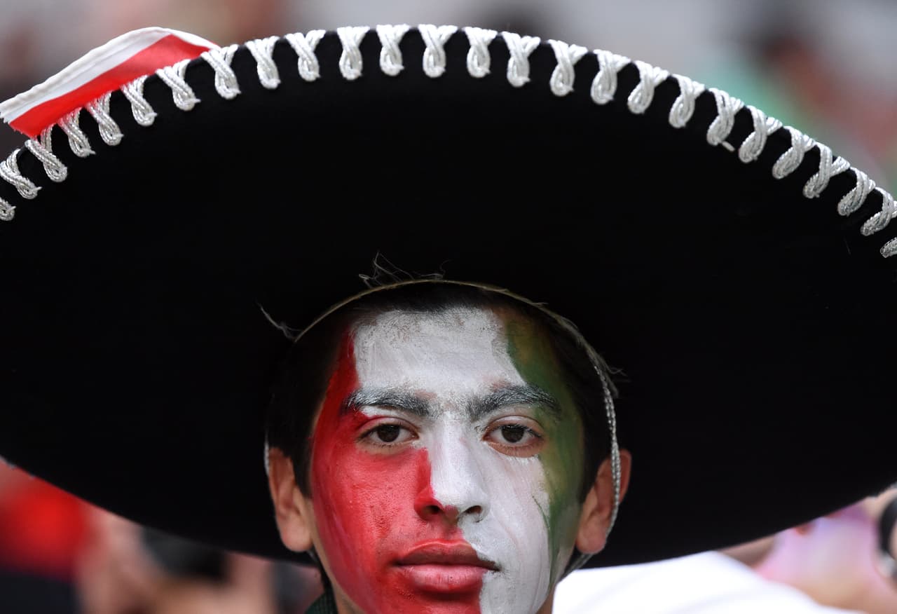 Las pinturas son un acto de fe y de eso da muestra este hincha mexicano en el previo del partido contra Croacia en Brasil-2014. A pesar de la tensión que existía sobre ese duelo, el 'Tri' se impuso 3-1 y la fiesta estuvo tan colorida como el maquillaje, que ese día se acomodó a la realidad de la situación.