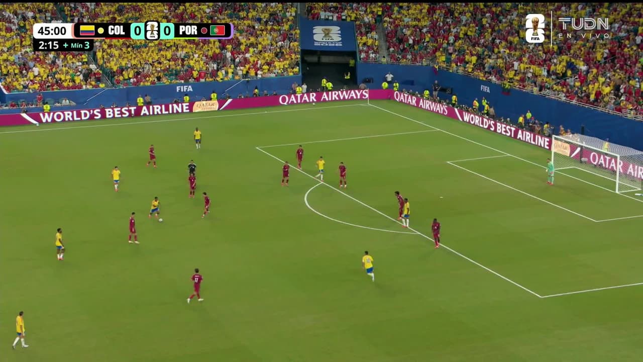 ¡TIRO ATAJADO! disparo por James Rodríguez.