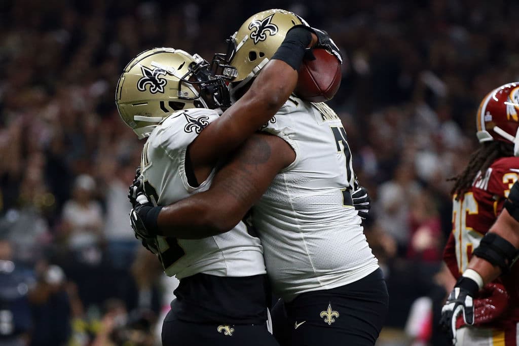 A falta de 3:43 para acabar la primera mitad, Engram volvió a tener otro acarreo de touchdown, igual de 1 yarda, para hacer más amplia la ventaja de New Orelans a 20-6. Y no sería todo.