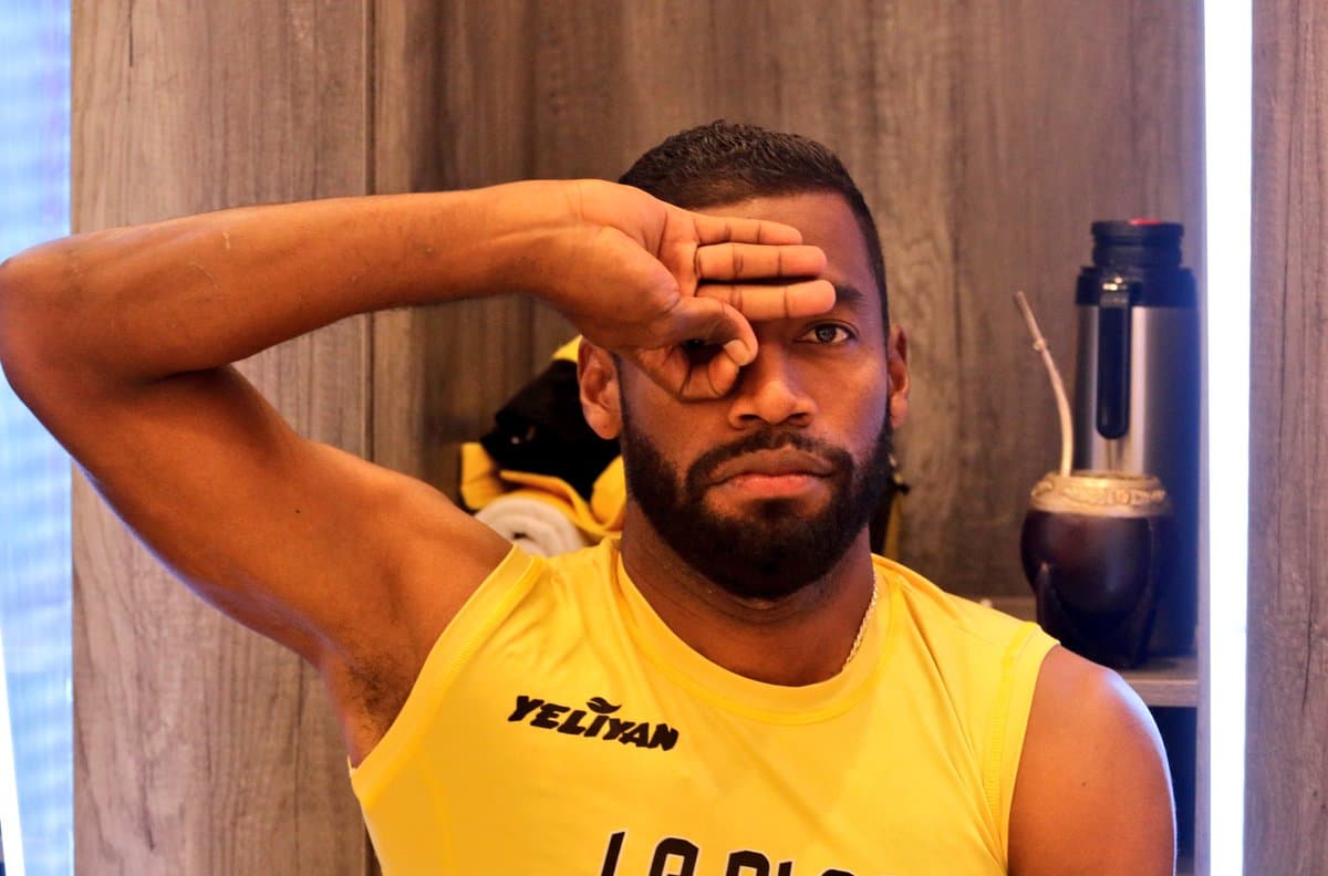 El defensa ecuatoriano de Monarcas Morelia, Gabriel Achilier, también cumplió con el reto.