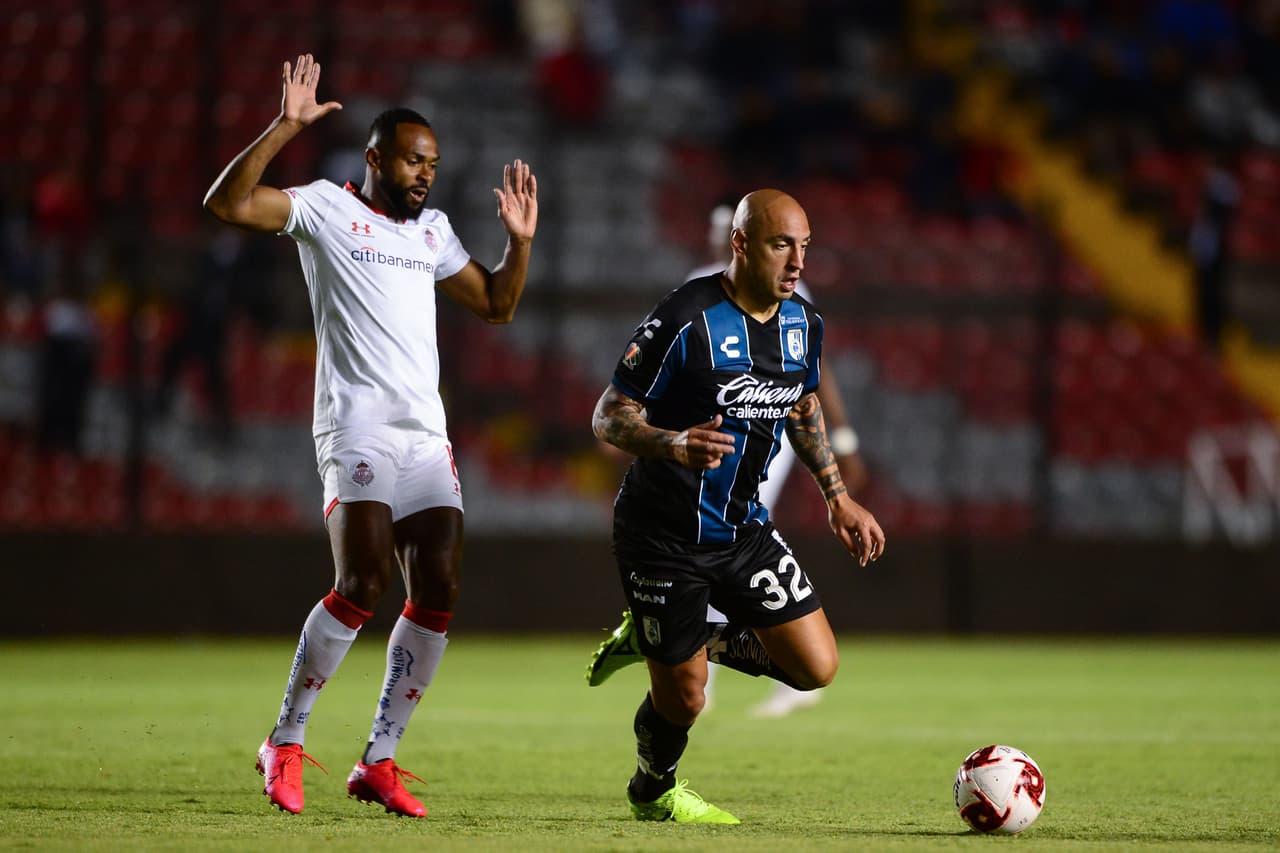Con goles de Leonardo Fernández y Jorge Aguilar, Gallos y Diablos no se hacen daño y reparten puntos en Querétaro.