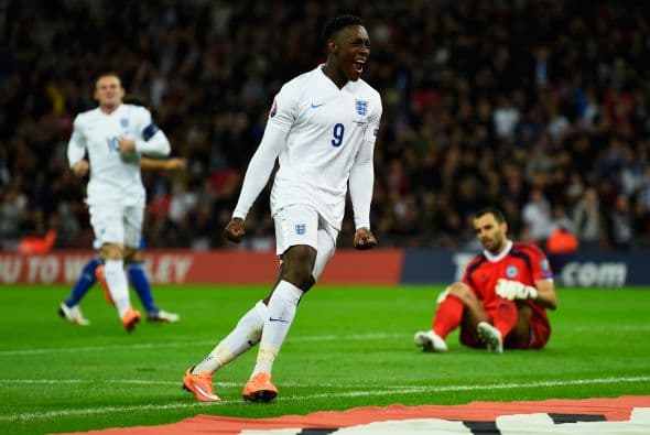 El joven talento inglés cerró una jugada donde sólo tuvo que empujar la redonda al fondo de las redes.