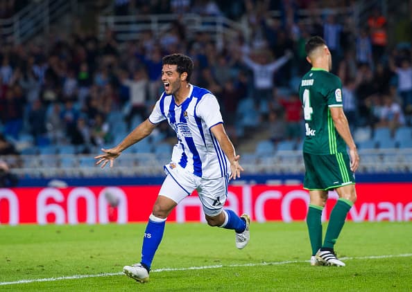 SAN SEBASTIAN, SPAIN - SEPTEMBER 30: Carlos Vela of Real Sociedad celebrates after scoring goal during the La Liga match between Real Sociedad de Futbol and Real Betis Balompie at Estadio Anoeta on September 30, 2016 in San Sebastian, Spain. (Photo by Juan Manuel Serrano Arce/Getty Images)