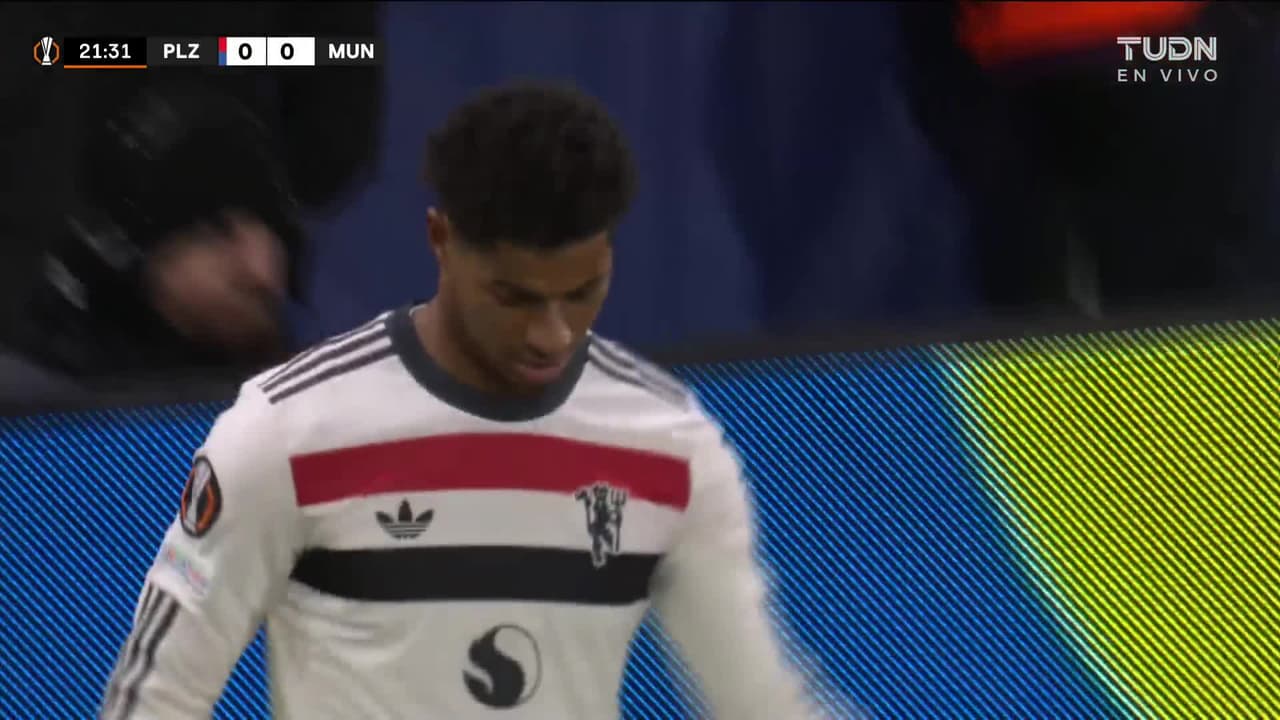 ¿Qué intentaron hacer? El United desperdicia una clara de gol