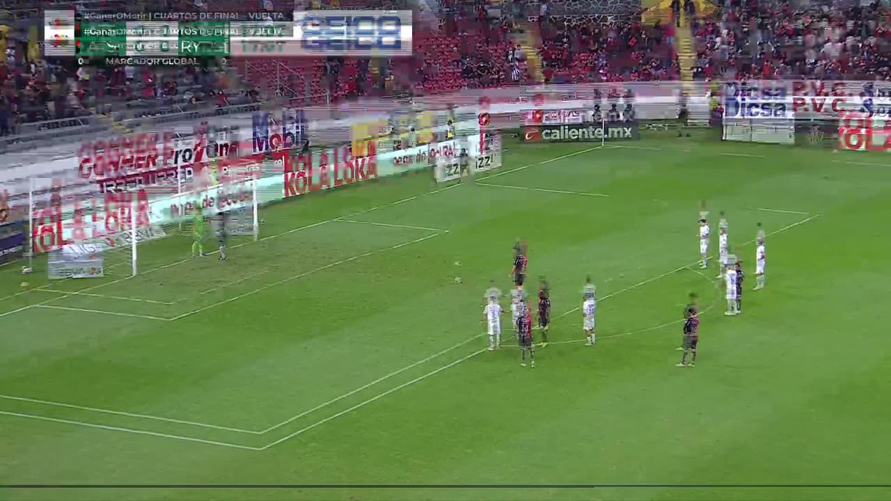 ¡GOL!  anota para Atlas. Julio Furch