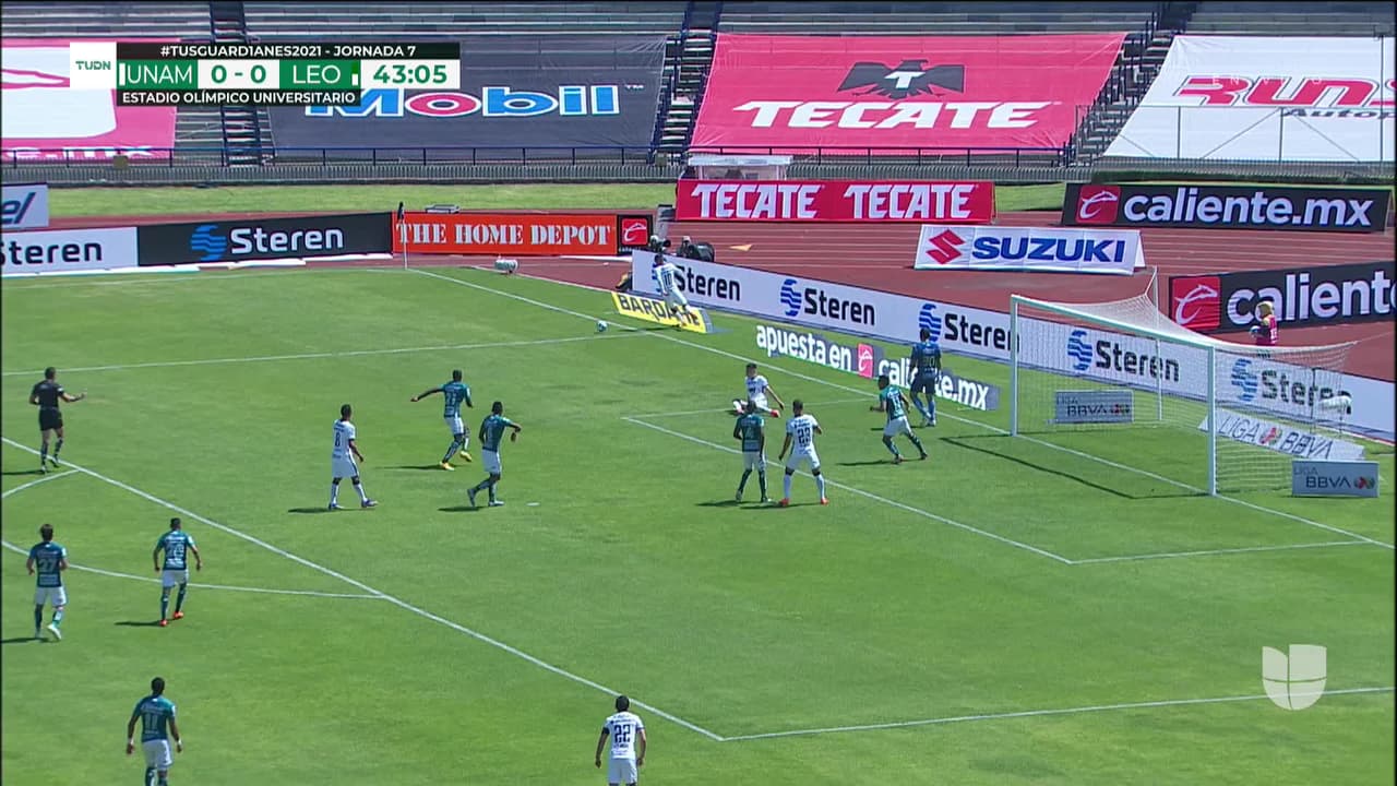 ¡TIRO ATAJADO! disparo por Johan Vásquez.