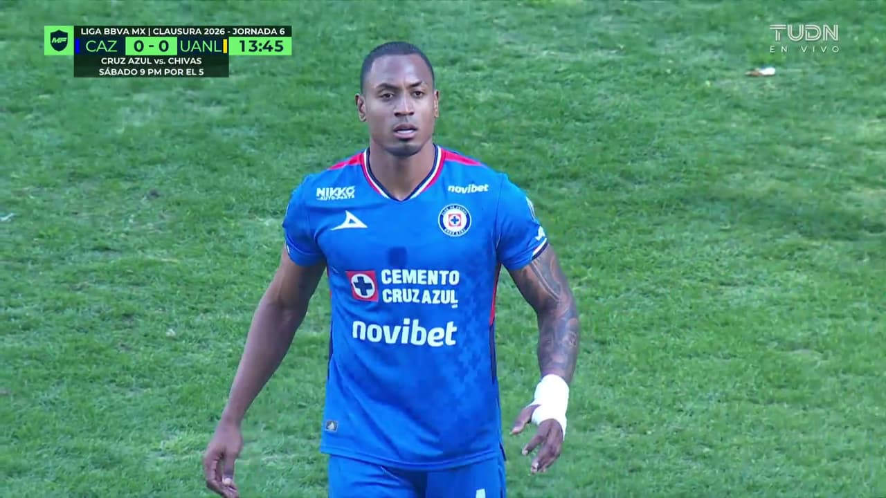 ¡Enorme Nahuel! El portero de Tigres niega el gol a Cruz Azul con esta enferma atajada