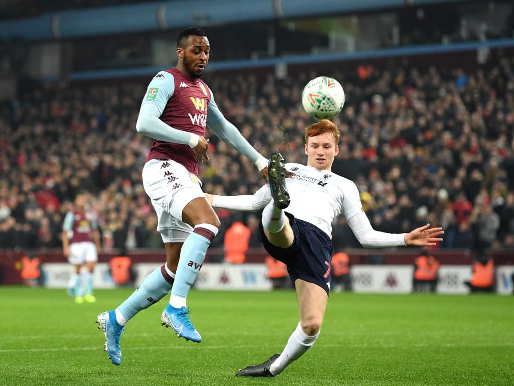 Con juveniles, los Reds son eliminados de la Carabao Cup 5-0 por el Aston Villa, con doblete de Kodjia, un tanto de Hourihane y autogol de Boyes.