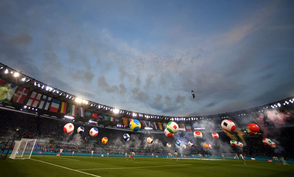 La inauguración de la Euro 2020lució espectacular con banda en vivo, globos, fuegos articifiales y la increíble presentación de Andrea Bocelli.