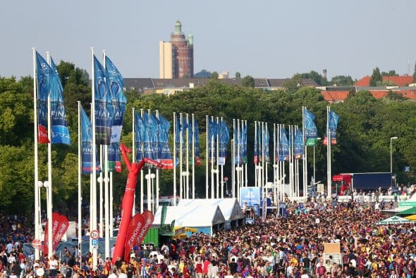 Todo listo en el Olympiastadion donde Juventus y Barcelona se enfrentarán.