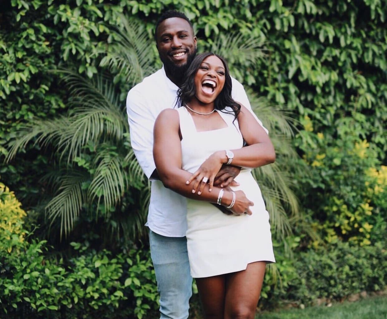 La tenista estadounidense 
<b>Sloane Stephens</b>, número 8 en el ránking mundial, anunció a través de las redes sociales su compromiso con el futbolista 
<b>Jozy Altidore</b>. La campeona del Abierto de Estados Unidos en 2017, publicó en las redes una imagen de la pareja, acompañada de un texto:"Por siempre sí". Mientras que el jugador de Toronto y campeón de la Copa MLS en 2017 escribía "para siempre comienza ahora".