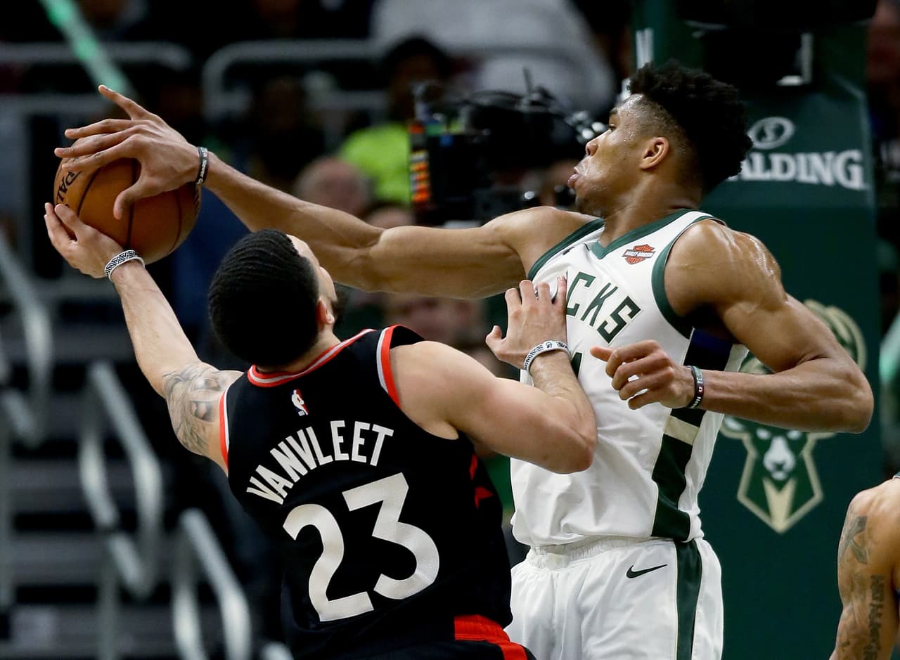 Antetokounmpo y Gobert encabezan el Equipo Defensivo del Año en la NBA