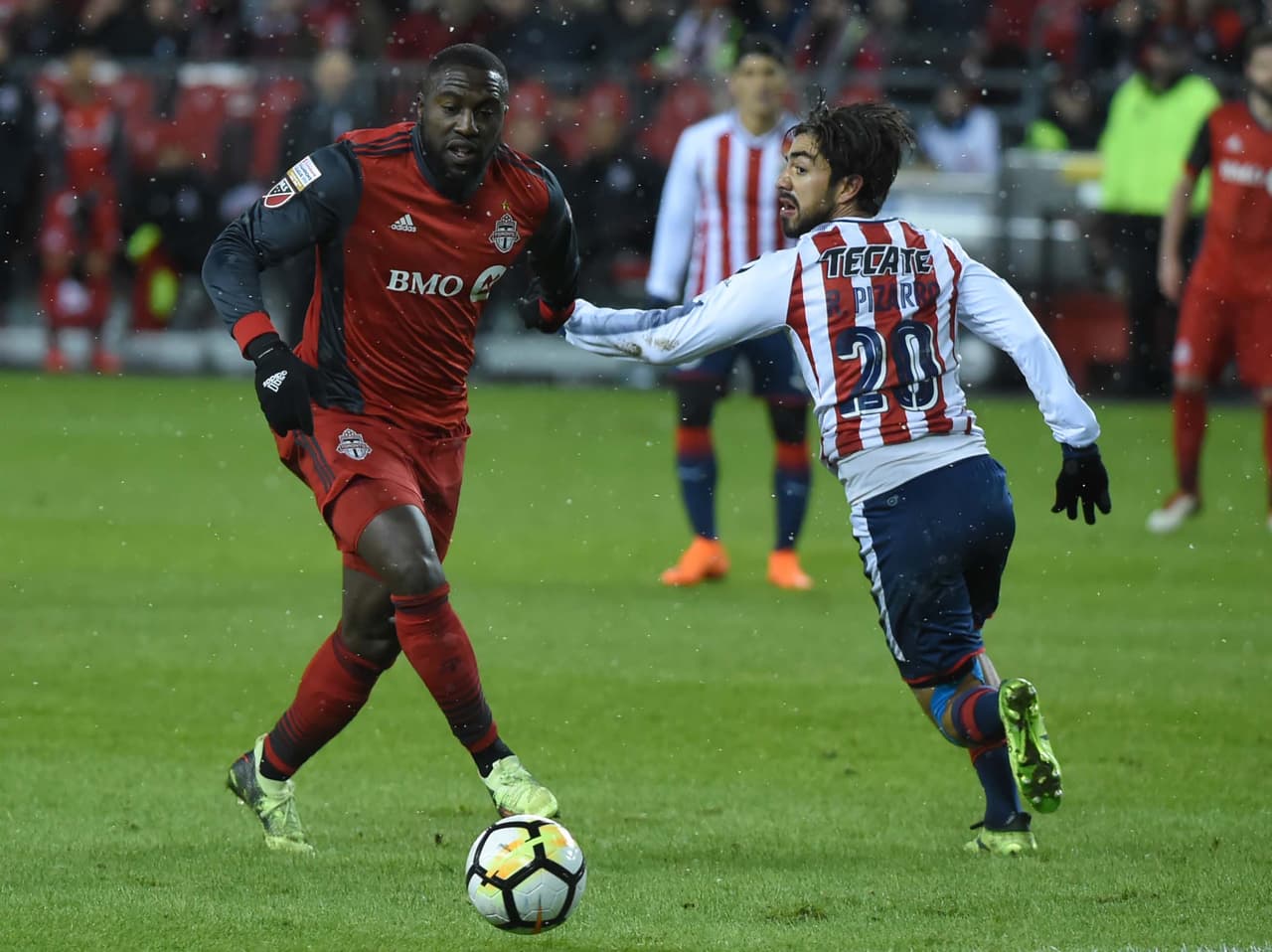 La noche previa a la final: Toronto sin distracciones, plantel de Chivas protesta contra su directiva