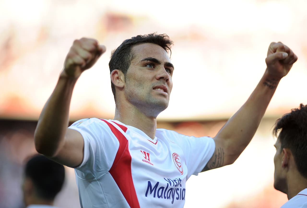 8 Vicente Iborra – Jugador potente en el sistema de Emery. Jugó como falso mediapunta e intentó imponer su superioridad en el juego aéreo. Se vació también en tareas defensas e intentó conectar con los extremos y el delantero Gameiro, con más éxito en el segundo tiempo. Fue relevado a falta de diez minutos del final por el brasileño Mariano Ferreira. Calificación: 6.