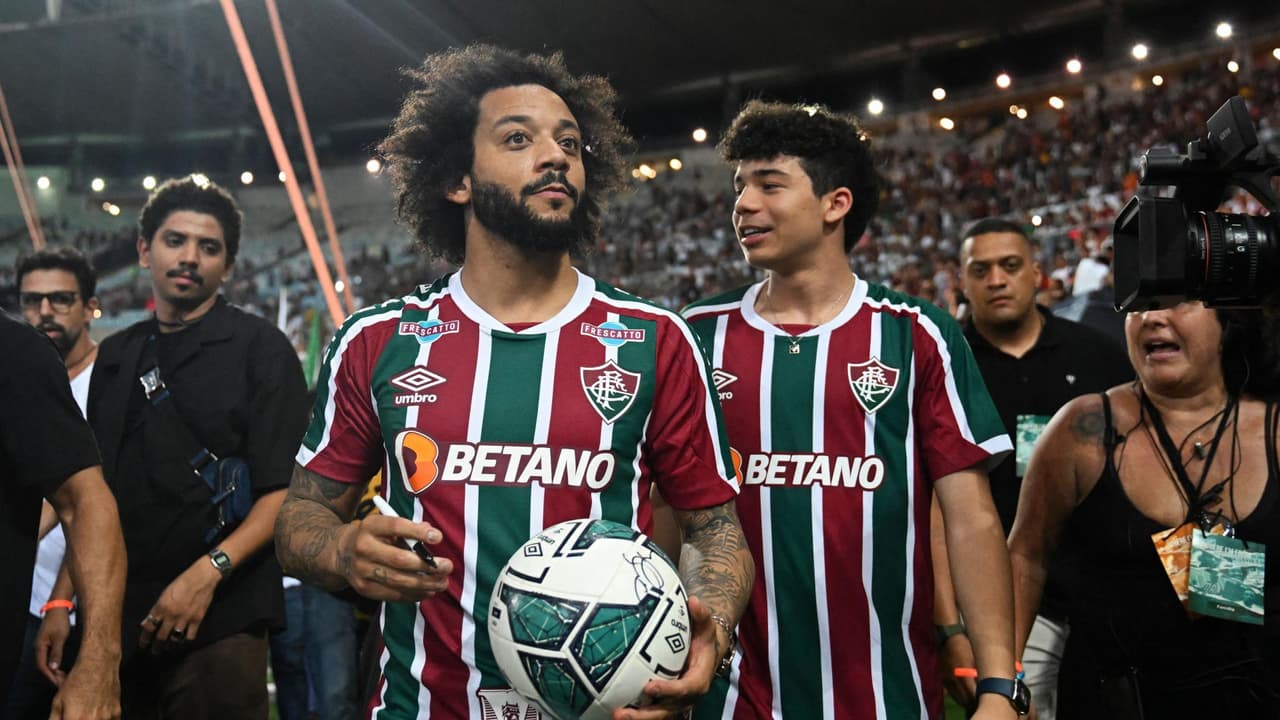Marcelo lanza un guiño a CR7 en su presentación con Fluminense