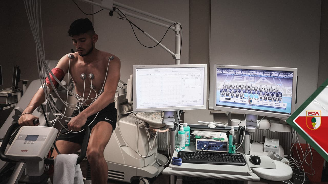 Antes de confirmar la transacción el FC Augsburg sometió al jugador texano a un examen médico.