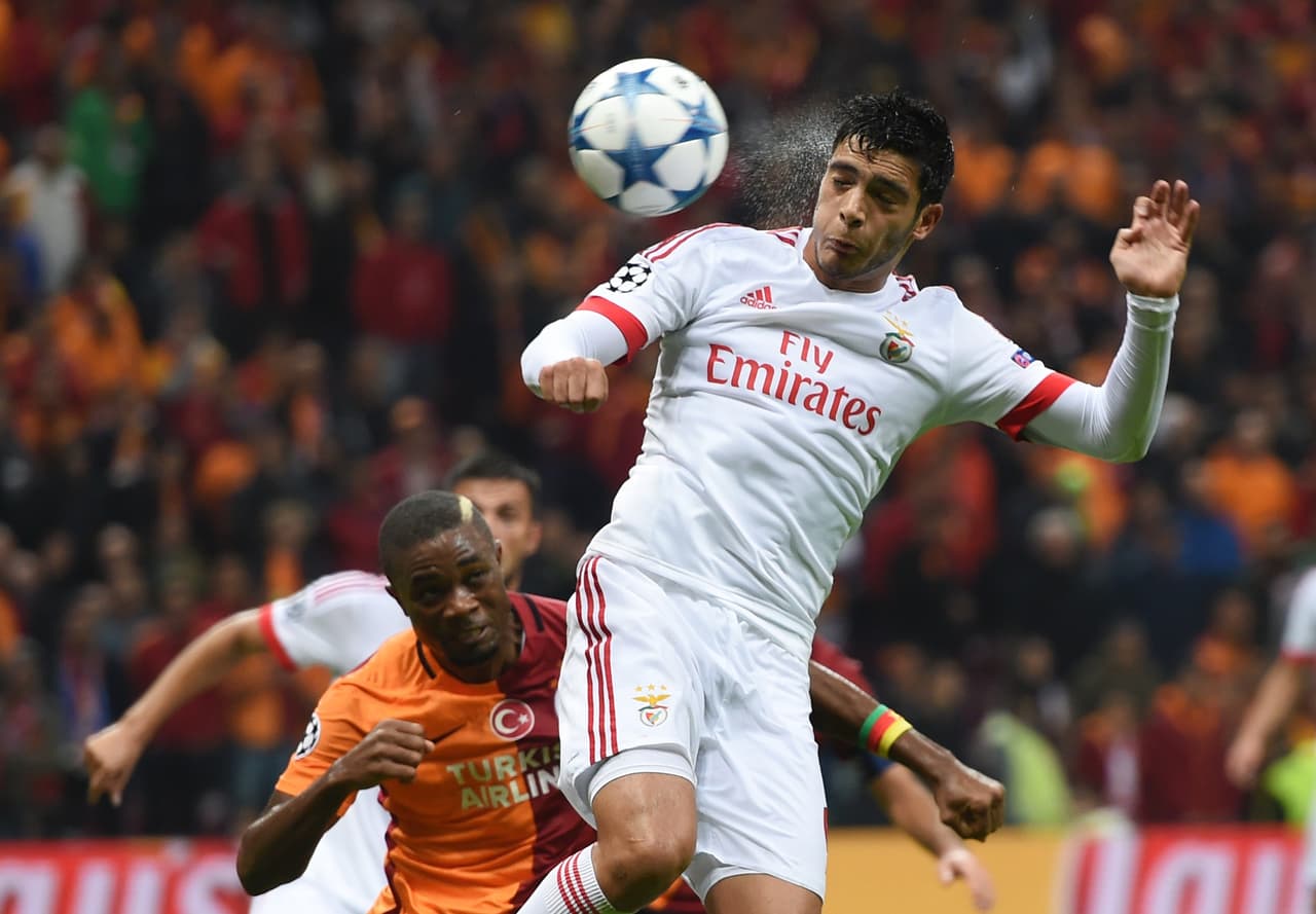 Raúl Jimenez confó¡ia en marcar más goles con benfica