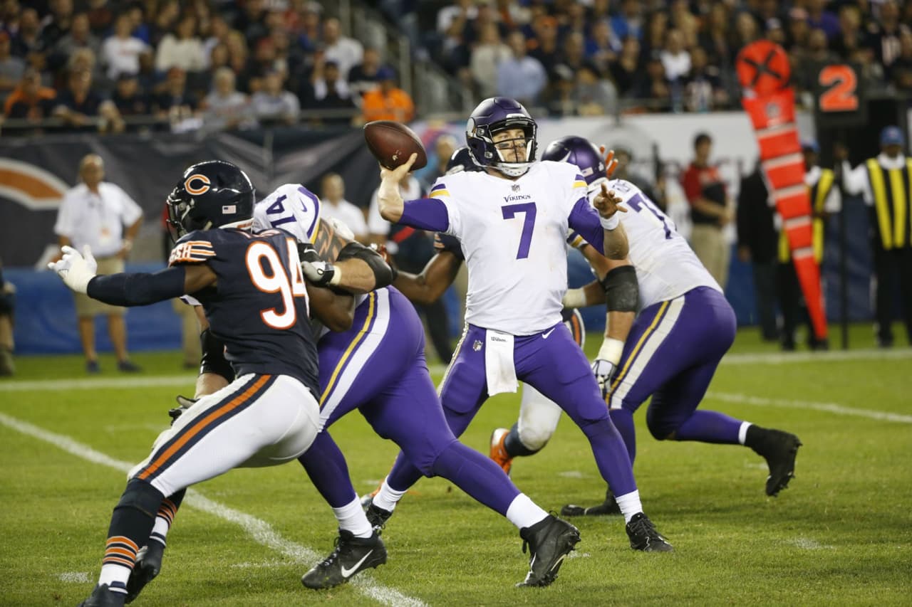 Keenum se limitó a no cometer errores, con 140 yardas por aire y una anotación.