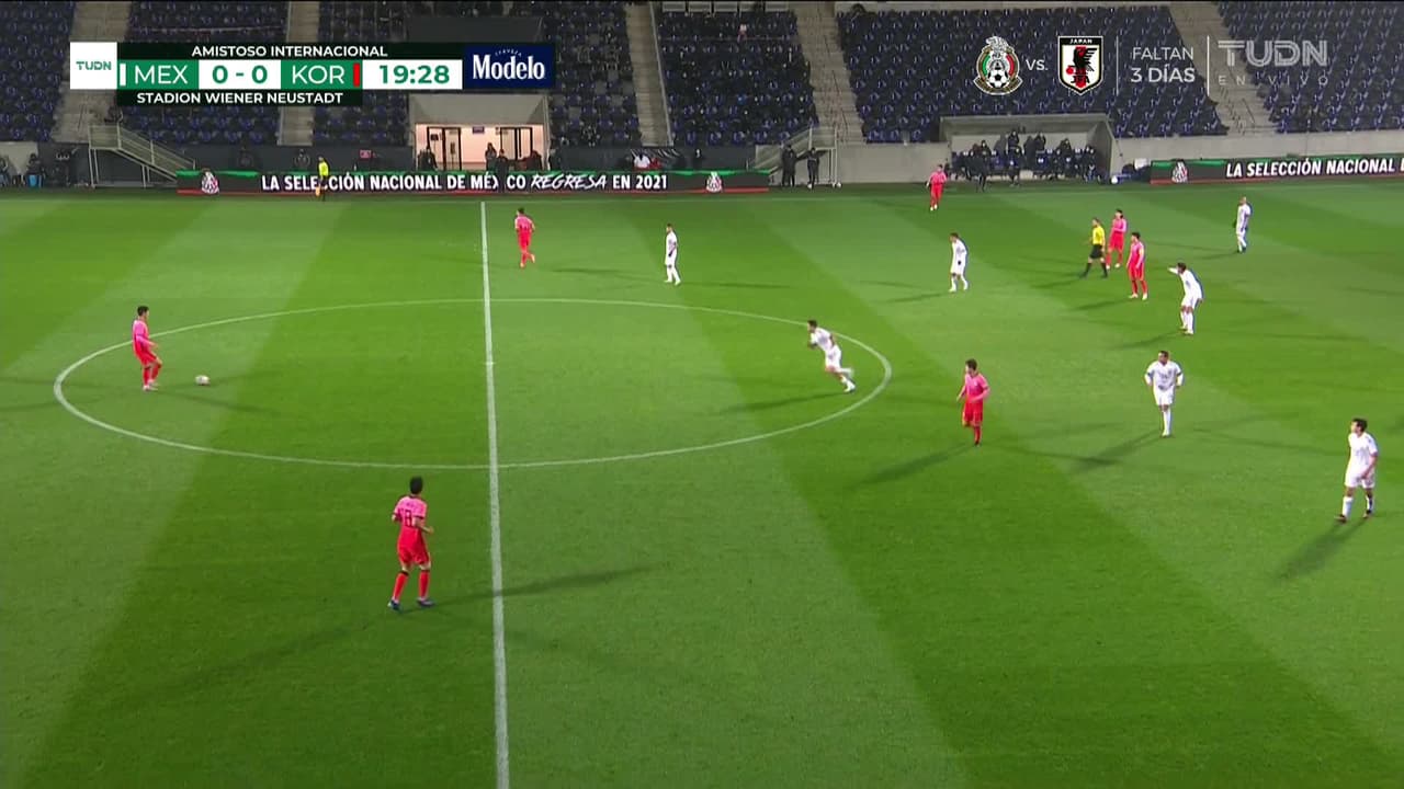 ¡TIRO ATAJADO! disparo por Hirving Lozano.