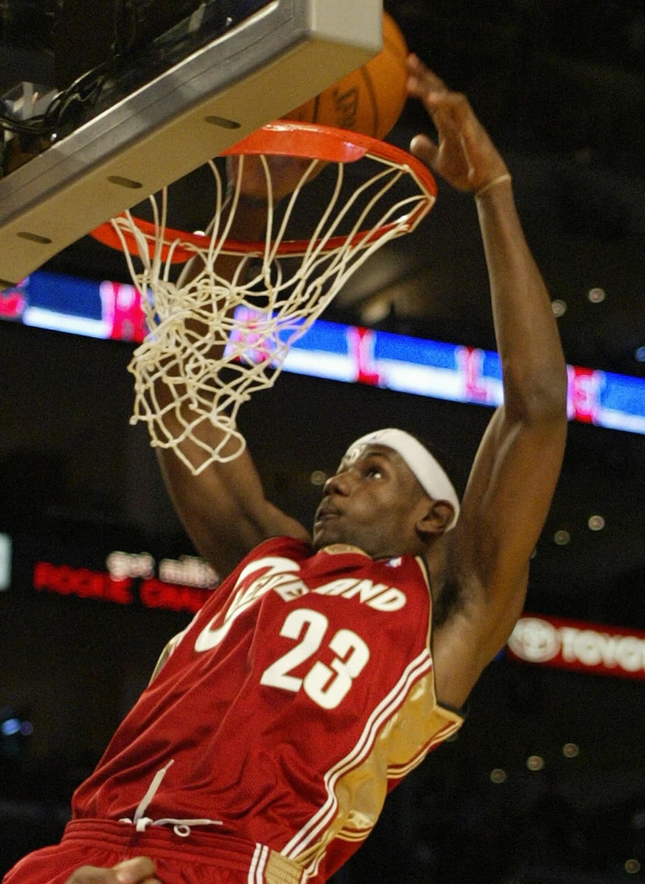 <b>14. LeBron James (Cleveland Cavaliers) </b>- 2003/2004