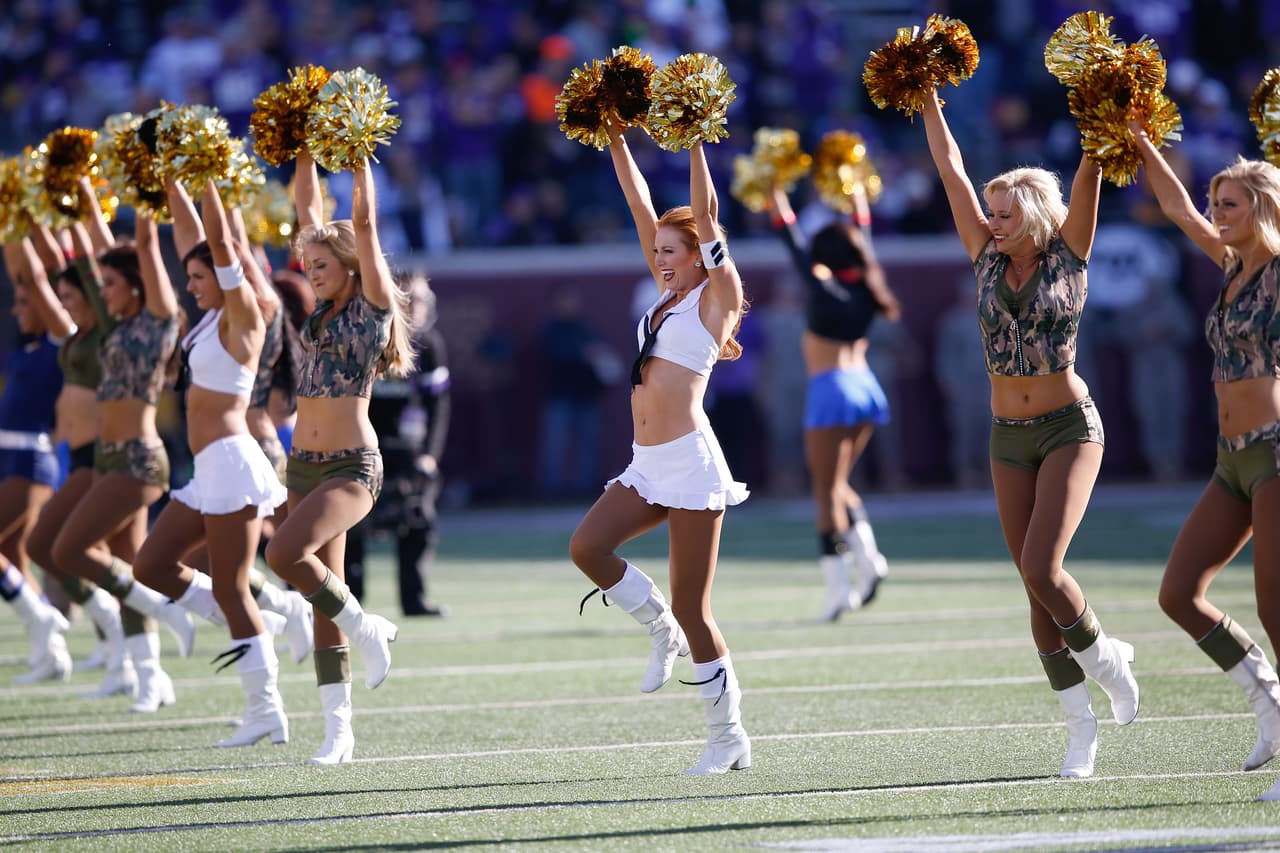 De los ocho equipos de la NFL en la Ronda de Comodines, Bengals, Texans, Chiefs, Vikings, Redskins y Seahawks tienen porristas y NFL.com/Español te regala un collage con las mejores imágenes de todas ellas. ¡Disfrútalo!