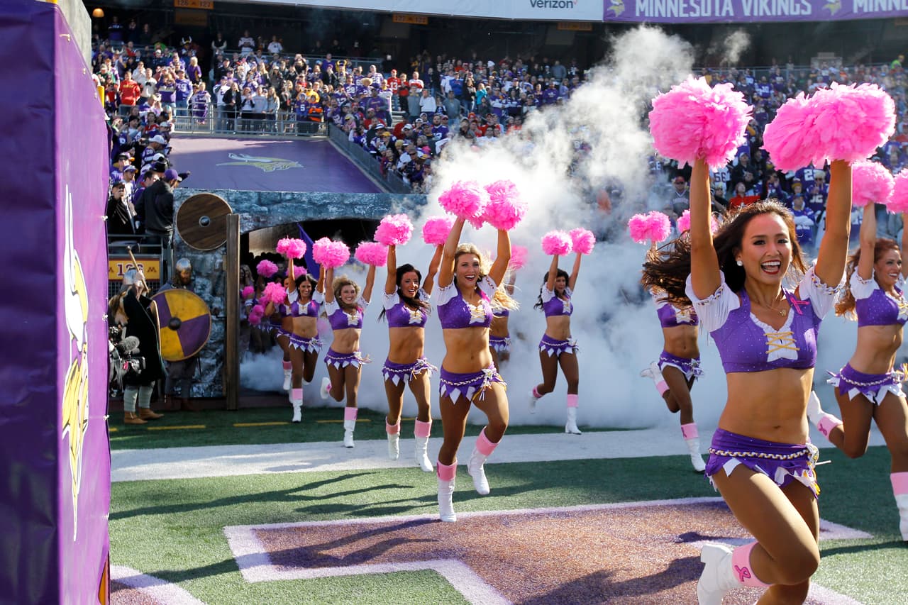 De los ocho equipos de la NFL en la Ronda de Comodines, Bengals, Texans, Chiefs, Vikings, Redskins y Seahawks tienen porristas y NFL.com/Español te regala un collage con las mejores imágenes de todas ellas. ¡Disfrútalo!