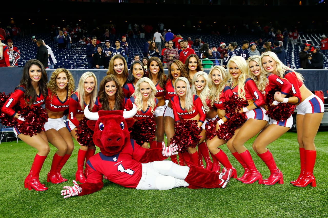 De los ocho equipos de la NFL en la Ronda de Comodines, Bengals, Texans, Chiefs, Vikings, Redskins y Seahawks tienen porristas y NFL.com/Español te regala un collage con las mejores imágenes de todas ellas. ¡Disfrútalo!