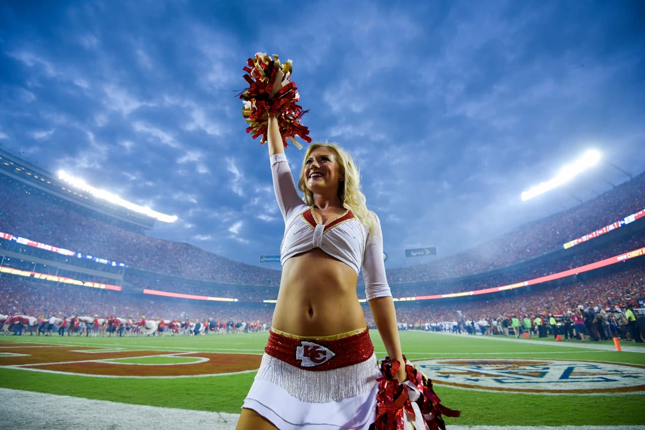 De los ocho equipos de la NFL en la Ronda de Comodines, Bengals, Texans, Chiefs, Vikings, Redskins y Seahawks tienen porristas y NFL.com/Español te regala un collage con las mejores imágenes de todas ellas. ¡Disfrútalo!