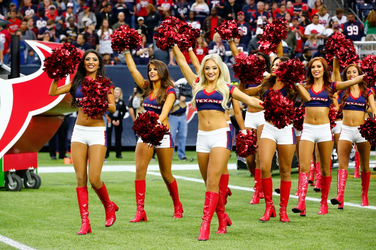 De los ocho equipos de la NFL en la Ronda de Comodines, Bengals, Texans, Chiefs, Vikings, Redskins y Seahawks tienen porristas y NFL.com/Español te regala un collage con las mejores imágenes de todas ellas. ¡Disfrútalo!