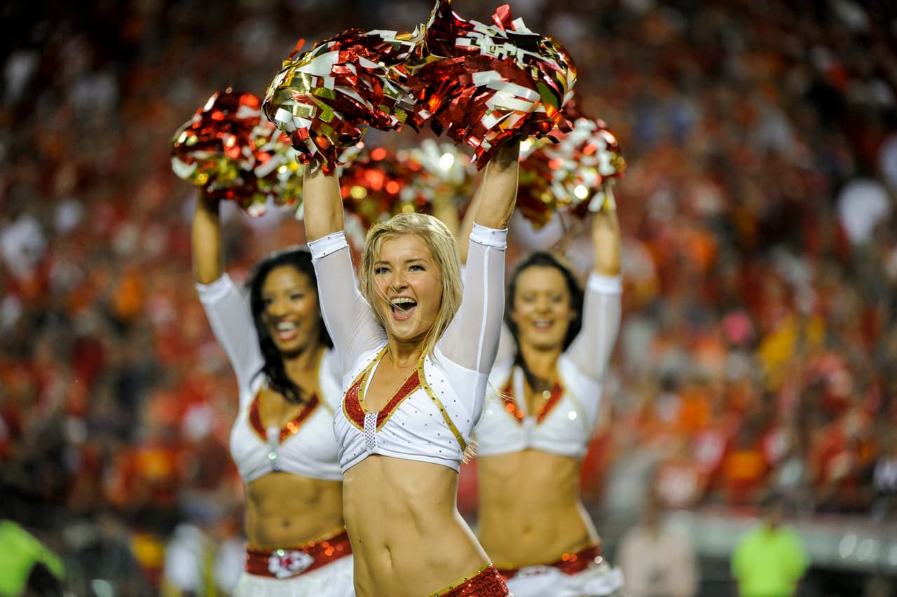 De los ocho equipos de la NFL en la Ronda de Comodines, Bengals, Texans, Chiefs, Vikings, Redskins y Seahawks tienen porristas y NFL.com/Español te regala un collage con las mejores imágenes de todas ellas. ¡Disfrútalo!