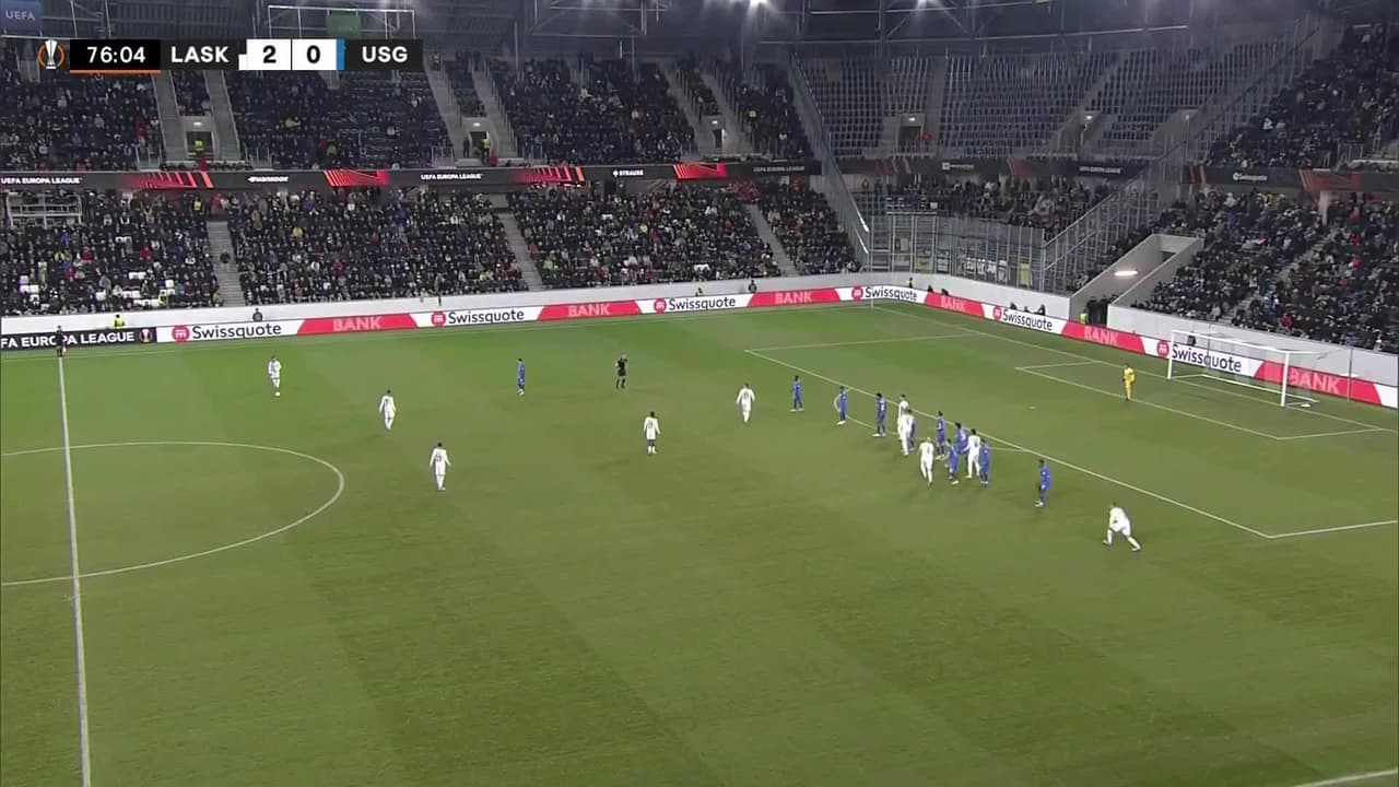 ¡GOL!  anota para LASK. Robert Zulj