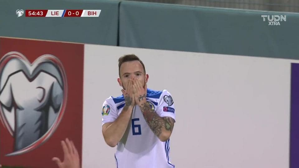 Tiro desviado de Dino Hotic